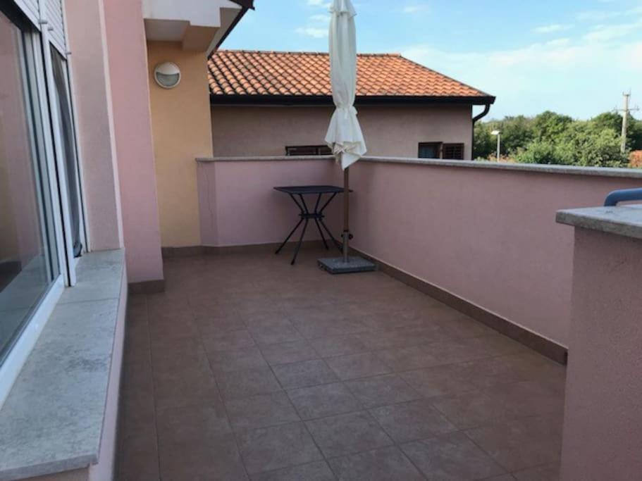 Apartment, 200M From Sea Brtonigla Luaran gambar